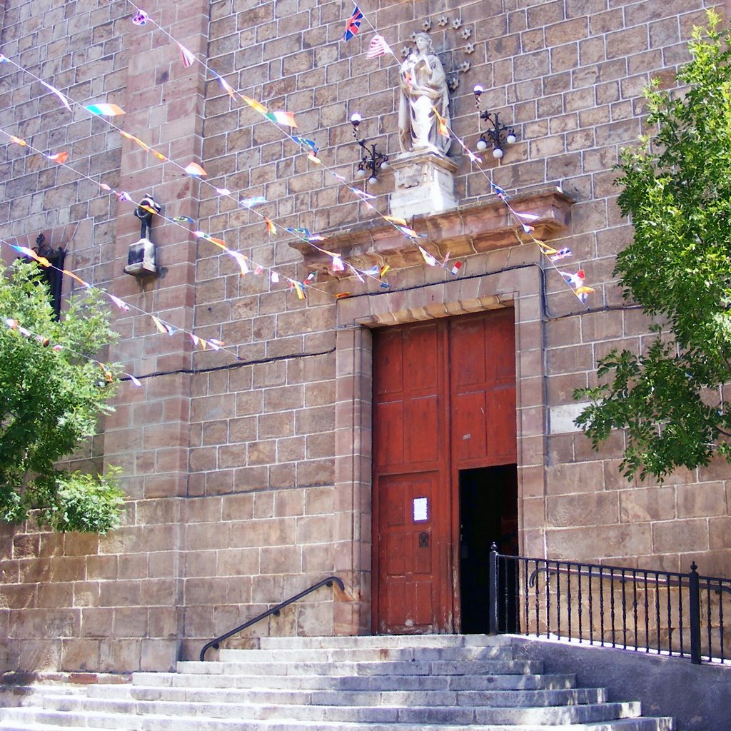 Entrada Iglesia N. S. de la A. - Pradoluengo - by Javier Saiz Zaldo