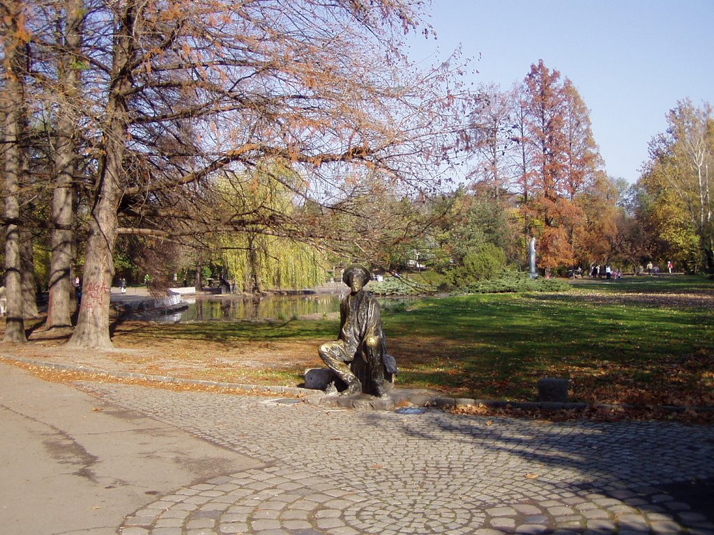 A Duna park bejárata (Dunavski Park) by Dr. Pinczés Sándor