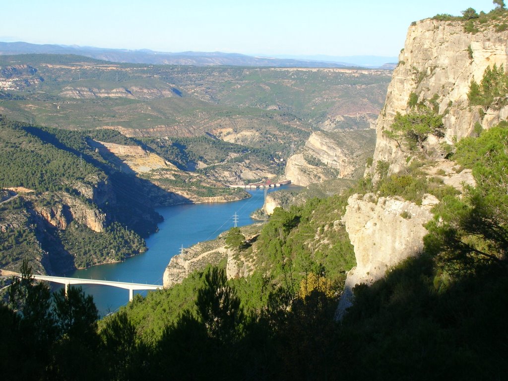 Embalse de Cortes de Pallás by Gustavo Llobet