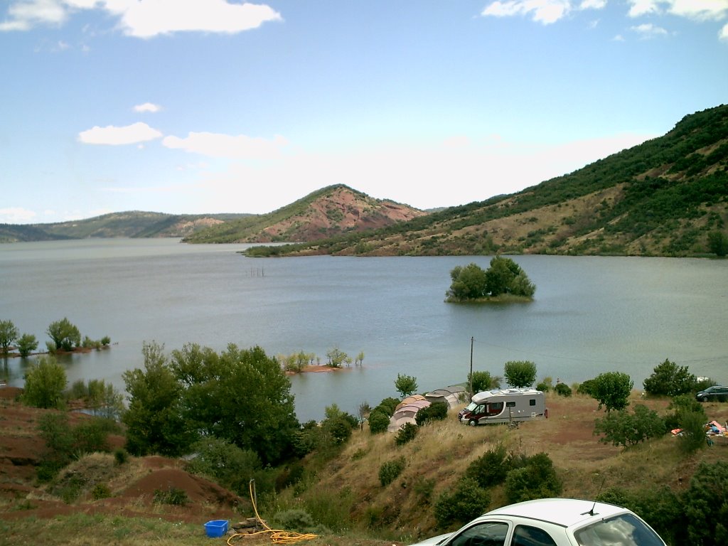 vue sur le lac salagou by NAVION ROBERT