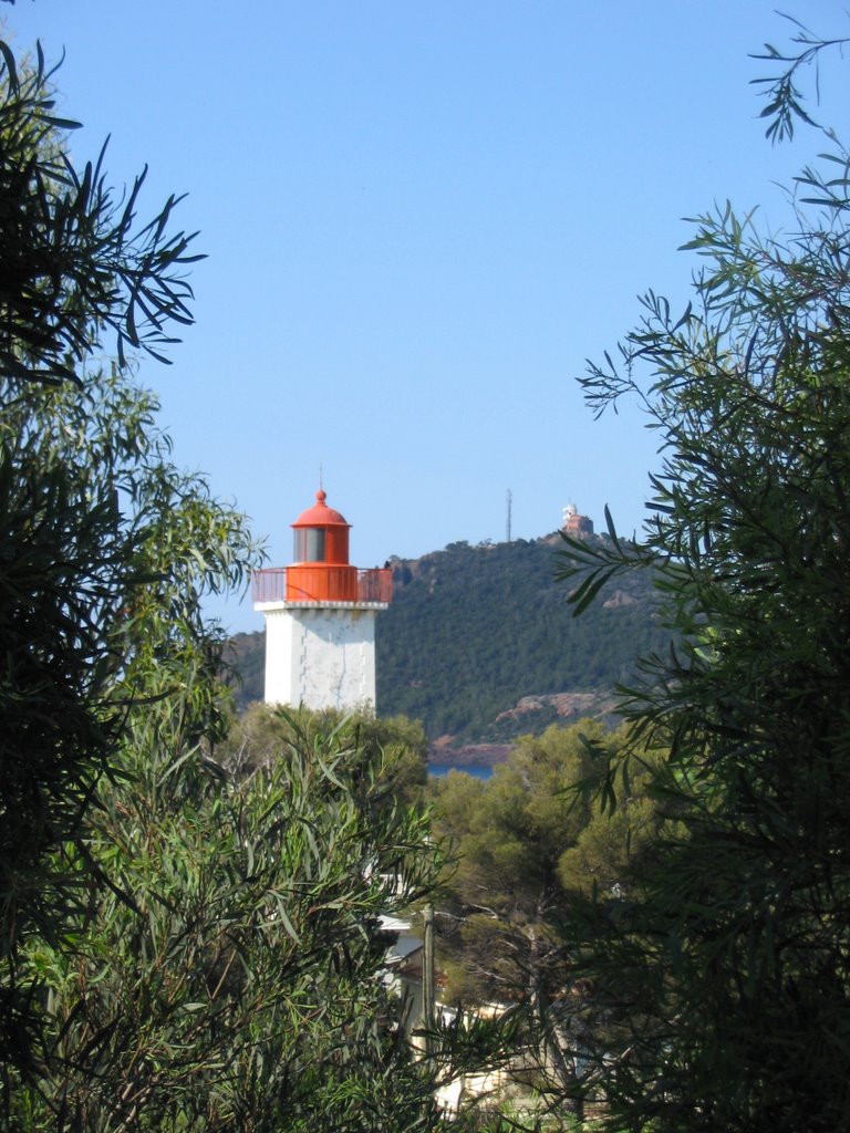 Phare d'Agay by Franck.G69310