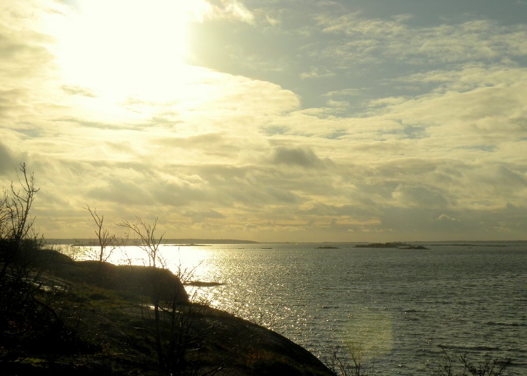 The west bay, view fr. Saltö by KaSuMa