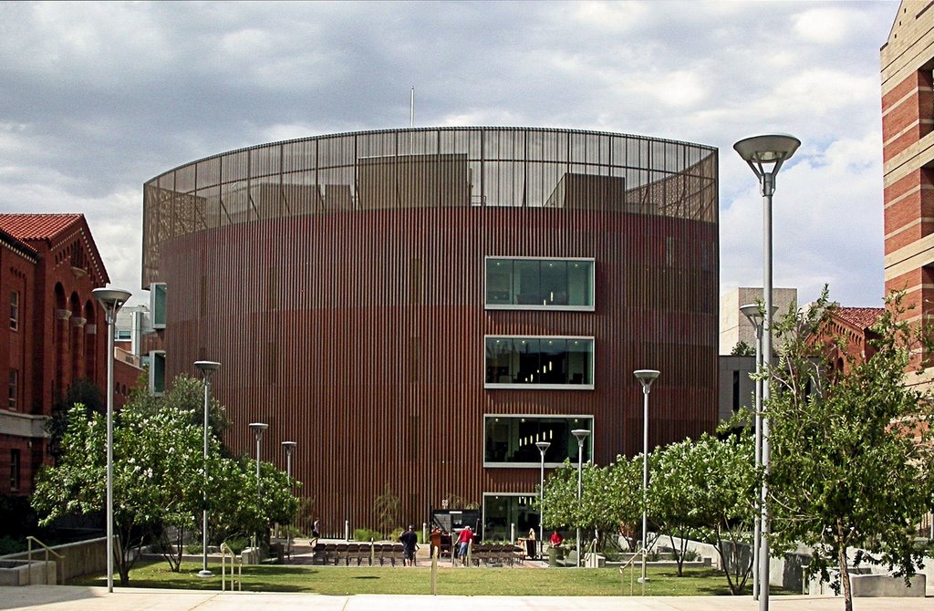 University of Arizona, Chemical Sciences Building 10/5/2006 by Max Richard