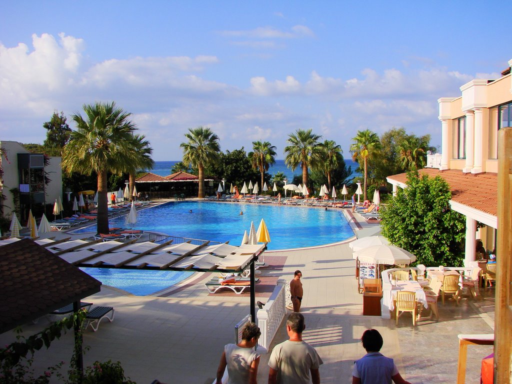 Pool in Hotel Justiniano by Jaroslav Klečka