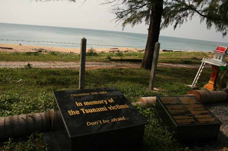 Tsunami Memorial phuket airport by Oedipus