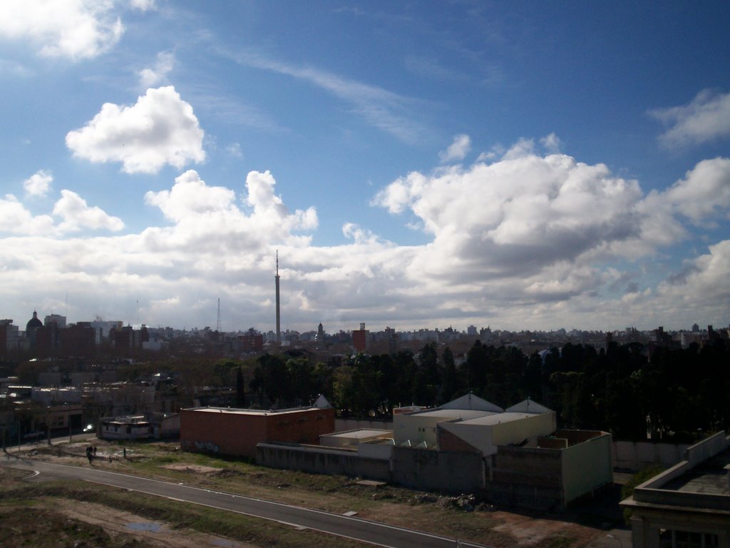 Vista de Cementerio Central y centro Montevideo by Roencanada