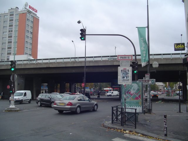 Avenue de la porte de clignancourt by CRESCENCE