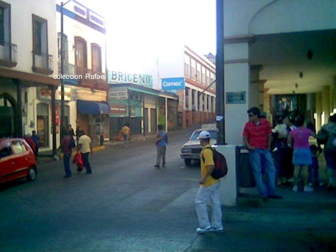 Calle Ribera y Muelle un domingo by Rafael Briceño Lara