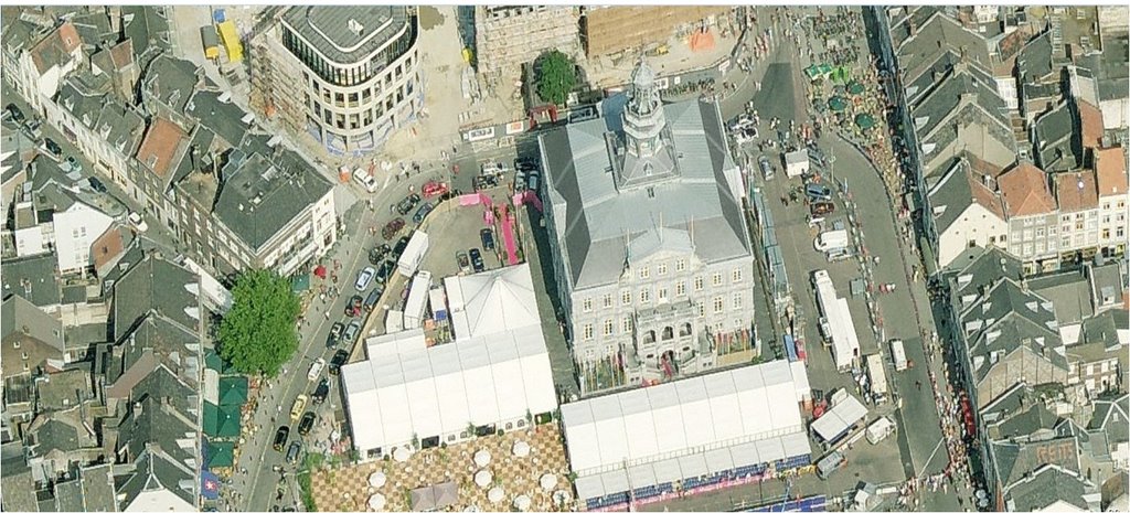 Stadhuis Maastricht vanuit de lucht by Phernambucq