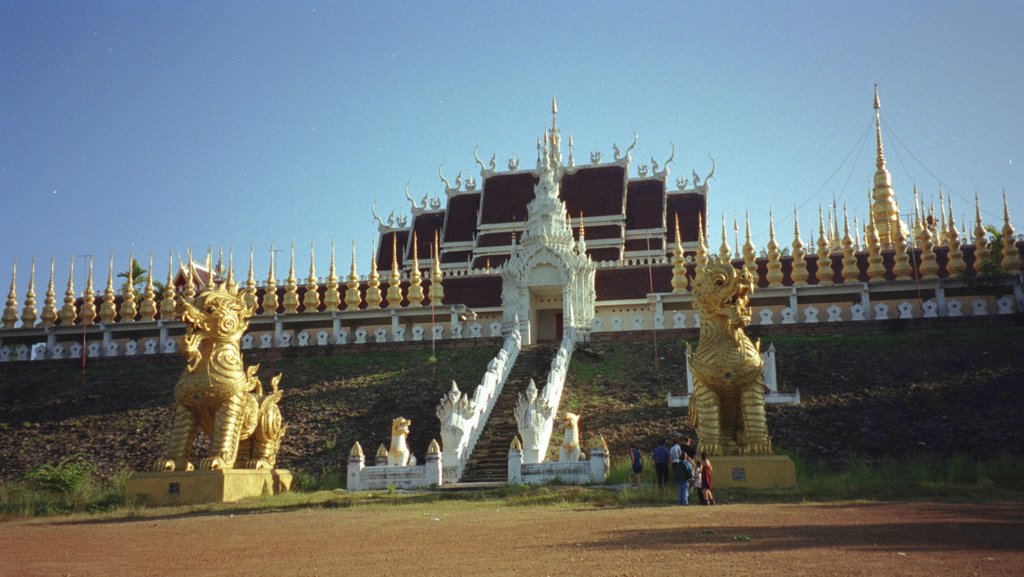 Thailand: Den Chai; Wat Phra That Suthon Mongkhon Khiri by paulmueller.ch