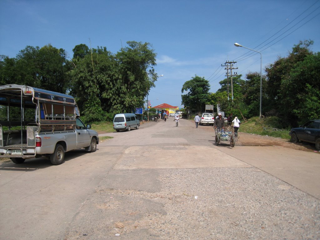 Border Crossing - Thai side by fleclerc