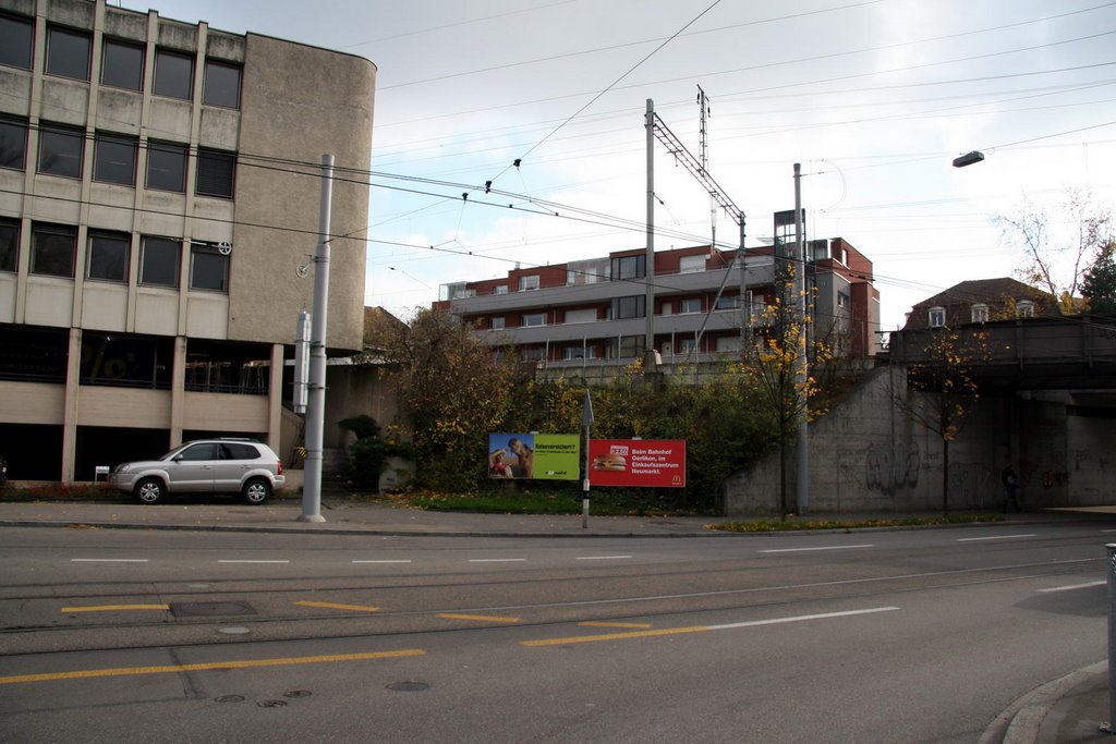 Schaffhauserstrasse mit Bahnunterführung in Seebach by vodua