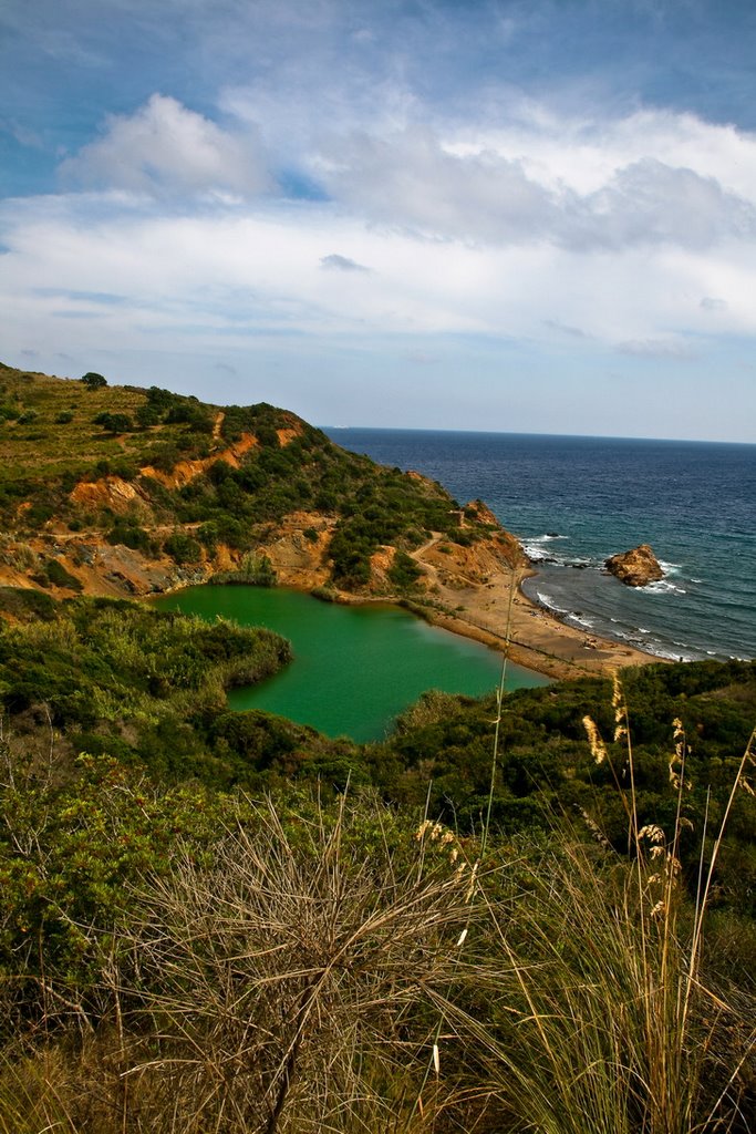 Little lake behind the beach by cbjo