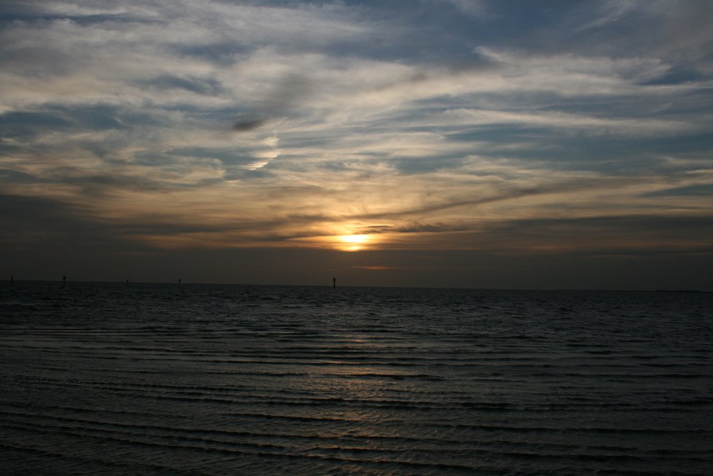 Zonsondergang op de kade; Ameland by jochemvandeweg.nl