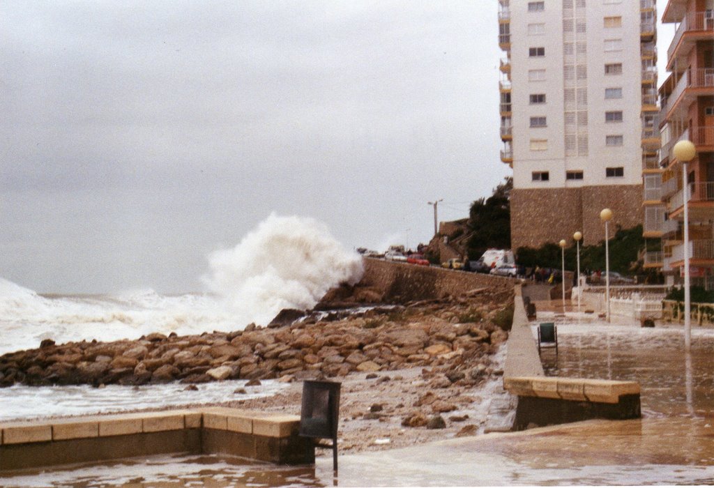 Temporal en el faro 11-11-01 by Juan Devis