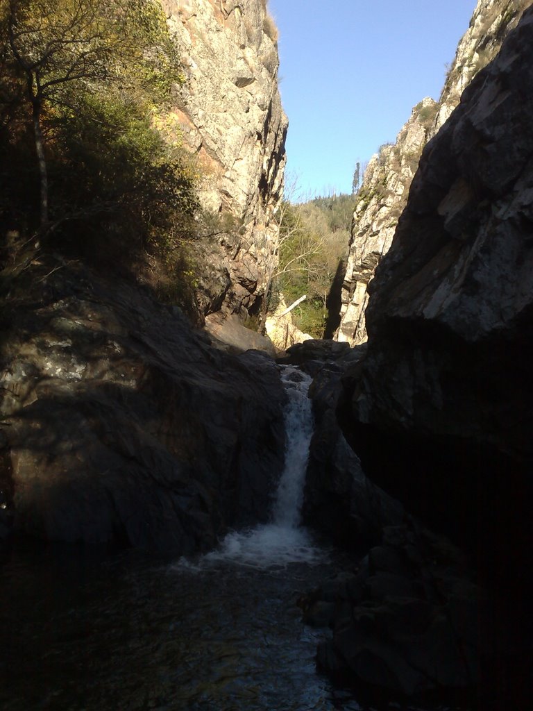 Fragas de São Simão on a sunny Autumn afternoon (Figueiró dos Vinhos) by Val de Mar