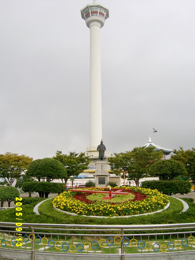 Busan Tower and Flower clock by 한윤식(Han Yoon-Sik)