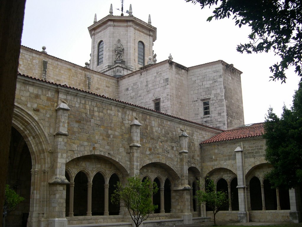 Claustro de la Catedral de Santander by Pilar Roldán Jiménez