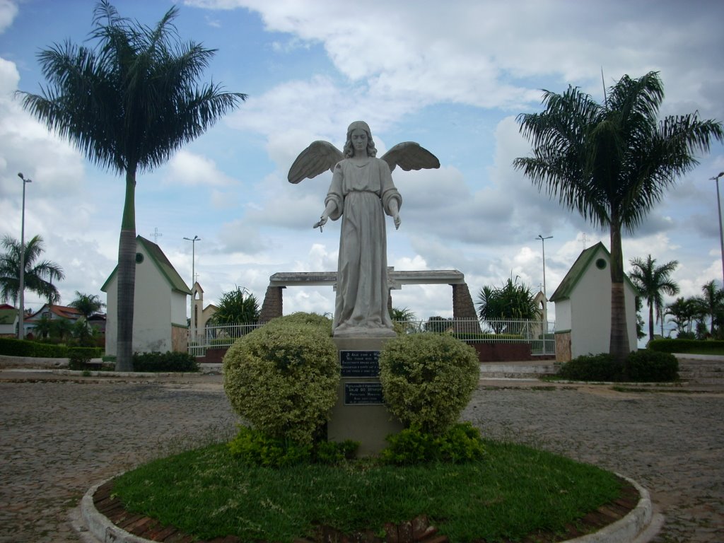 Anjo no Cruzeiro - Carmo do Cajuru by Lucas Conrado