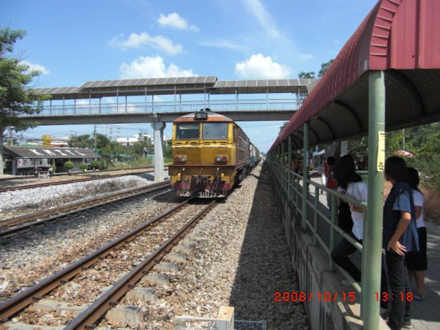 Phra Chom Klao Railway Station by santiw