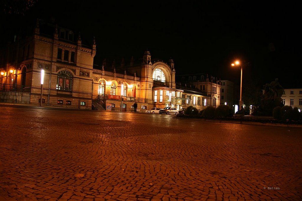 Bahnhof bei Nacht by Metten