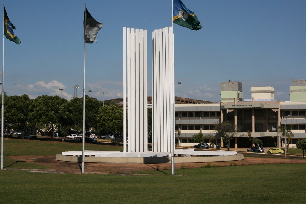 Monumento UFMS by Gerson Luiz Martins