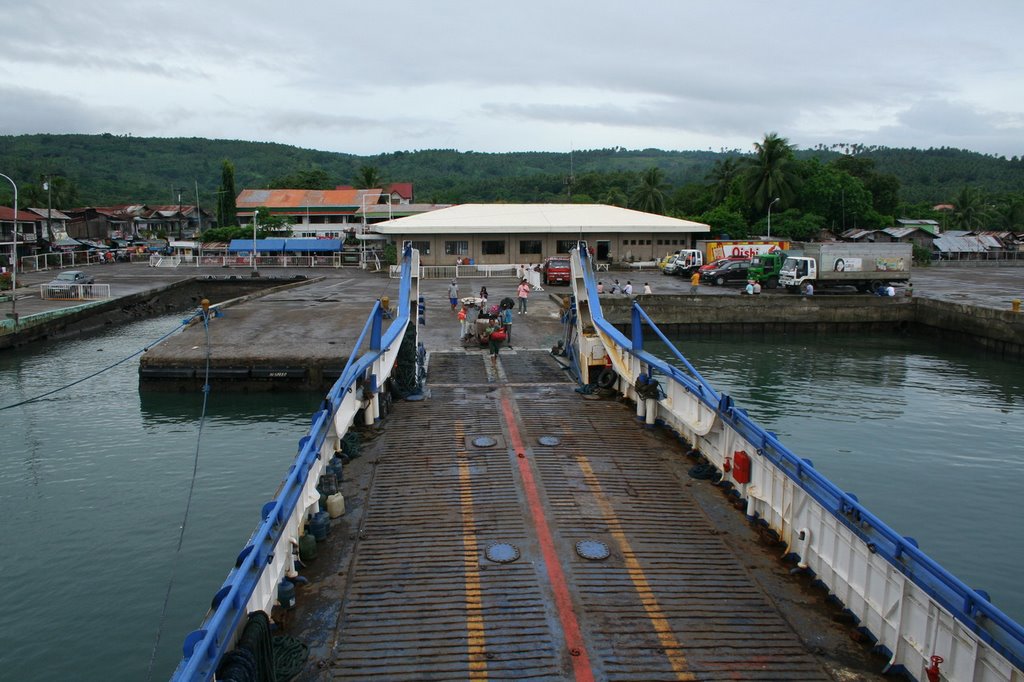 Balingoan Pier by onemoreshot