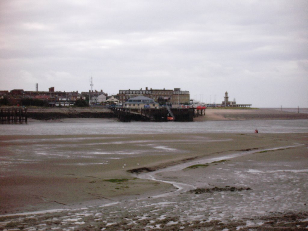 Fleetwood at Low Tide by bchurch