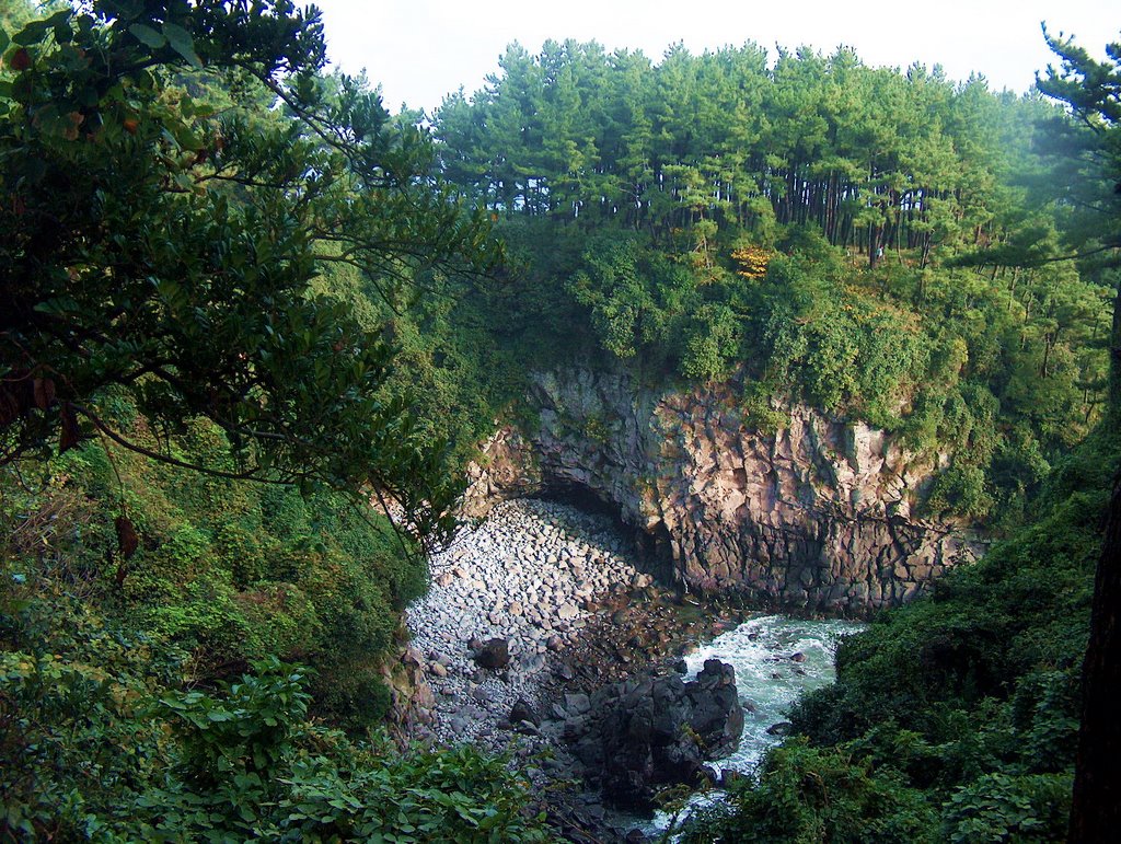 Oedolgae - Jeju Island, Korea by Péter Kesselyák