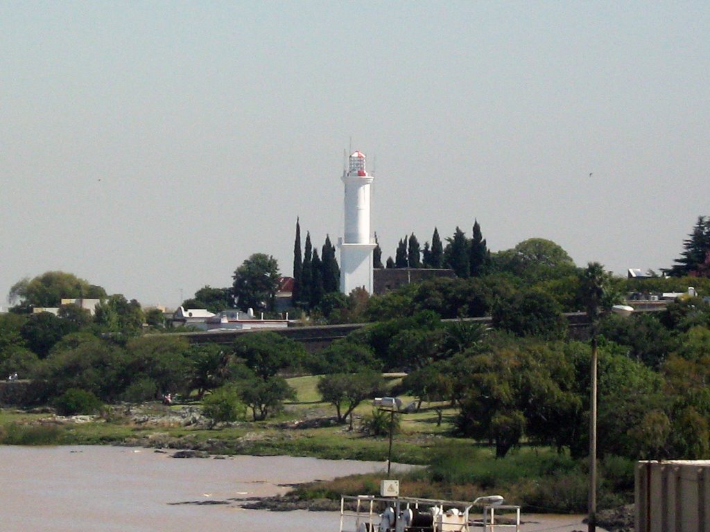 Faro de Colonia desde el buque by veropab16