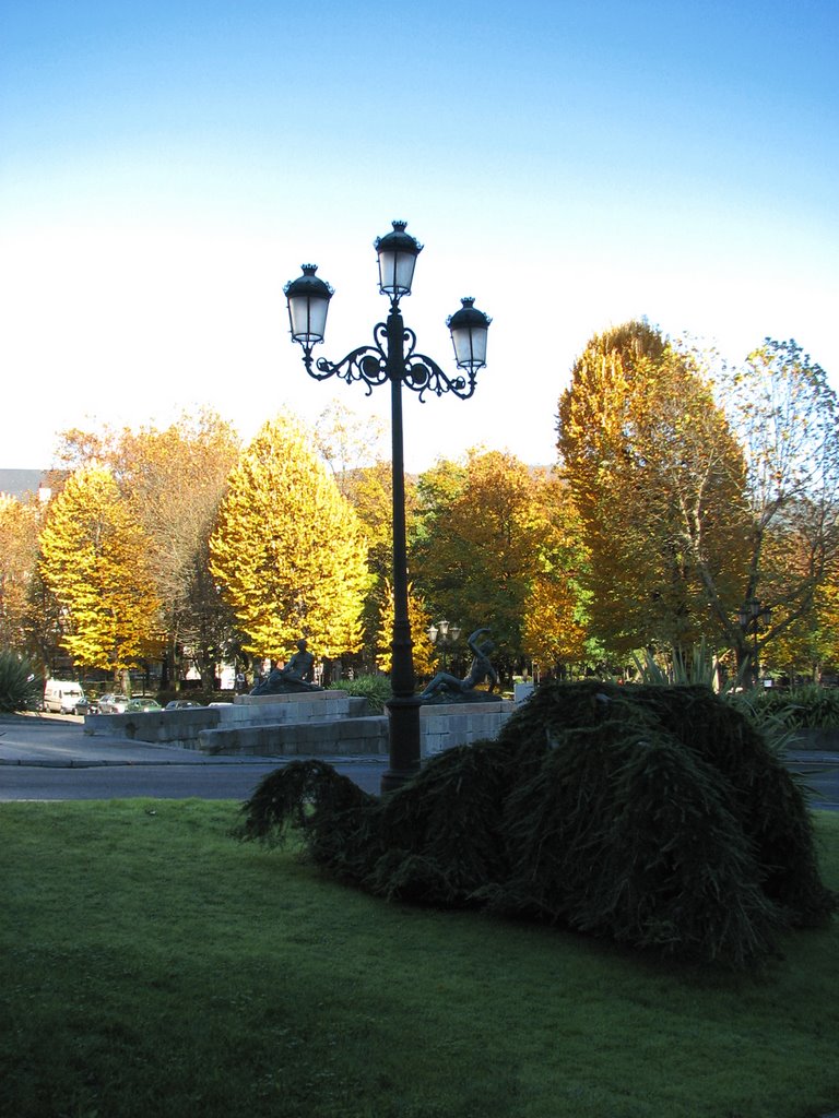 Otoño en Plaza de España, Oviedo. Principado de Asturias. by Valentin Enrique Fer…