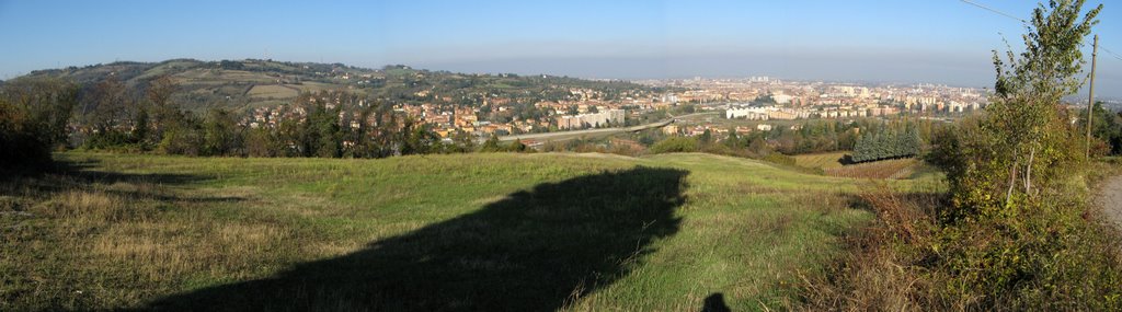 Bologna dal parco dei Gessi, in primo piano il quartiere San Ruffillo by Claudio Pedrazzi