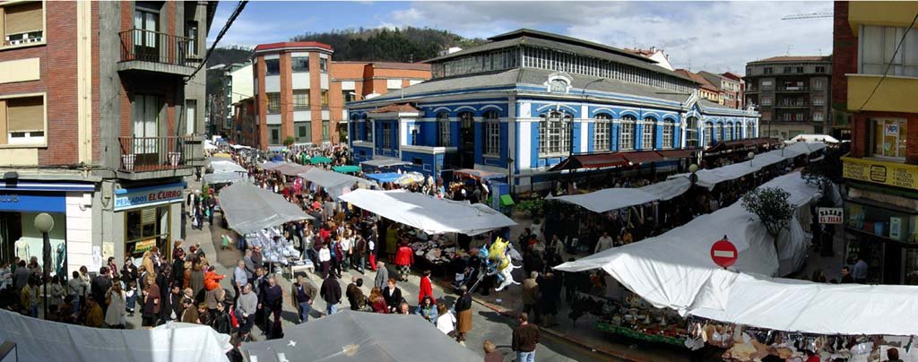 Mieres, plaza mercado domingo by Jose Ramón Viejo