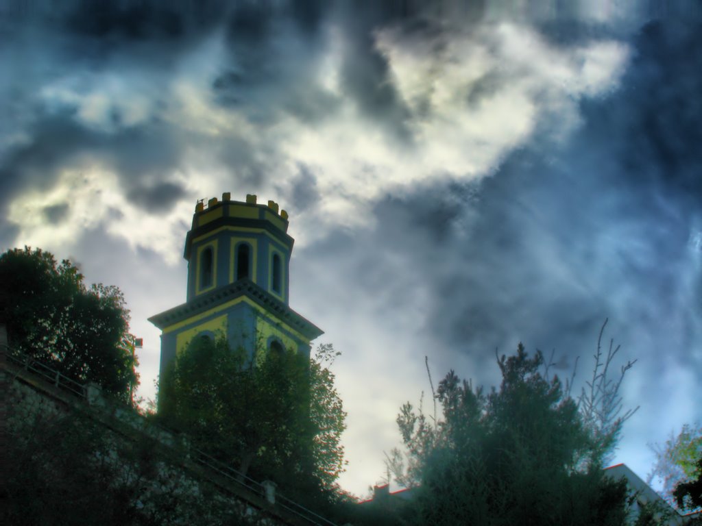 Campanile della chiesa di Pozzano by amascolo