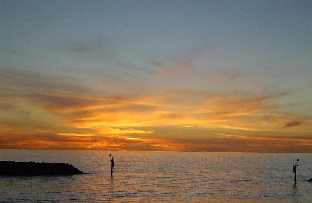 Sunset from the Adelaide Sailing Club by johndev_1960