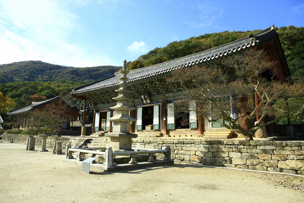 Sunwoon temple 선운사 대웅보전 by visitkorea.or.kr