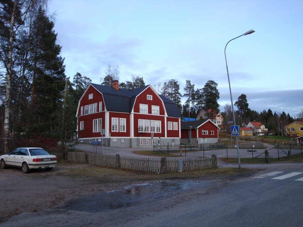 Hofors Gamla skolan i Robertsholm by KnivaBo