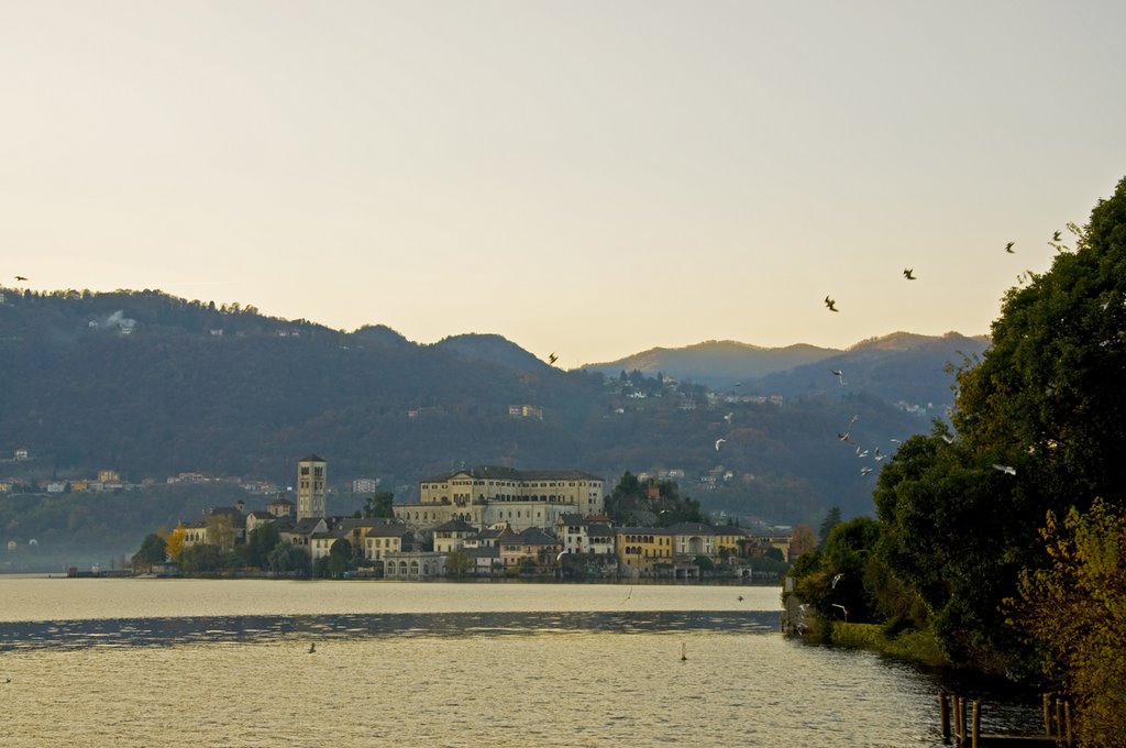 Isola S. Giulio by © Diego Rassiga