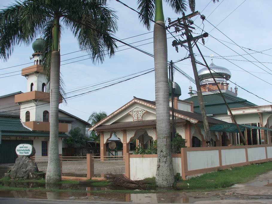 Masjid Jami Nikmatullah, Sungai Pinyuh, Kalimantan Barat - Indonesia by Ajie Arief