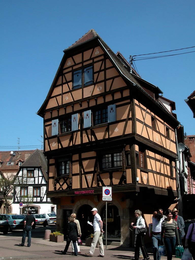 Obernai (Bas Rhin) ; Place de l'étoile ; Maison à colombages [03/05/08] by Pascal Saint-Lot