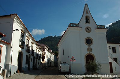 Largo da Pombal.Góis www.goisproperty.com by goisproperty.com