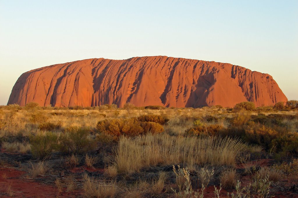 Ayers Rock (Uluru) by Simsel