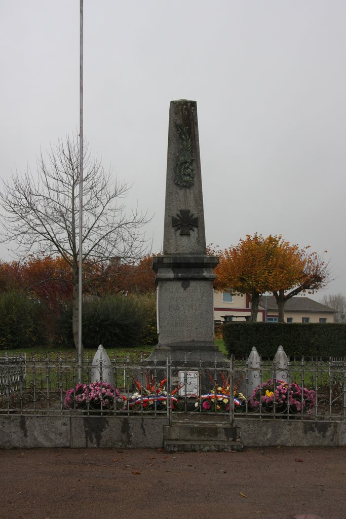 Saint-Bonnet-de-Bellac : monument aux morts by macrobert