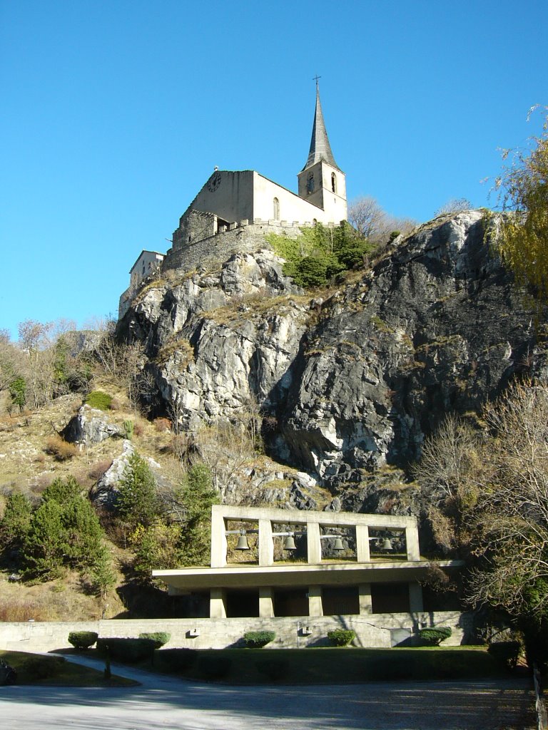 Beim Eingang zur Raroner Felsenkirche unterhalb der Burgkirche by Kai-Ra-San