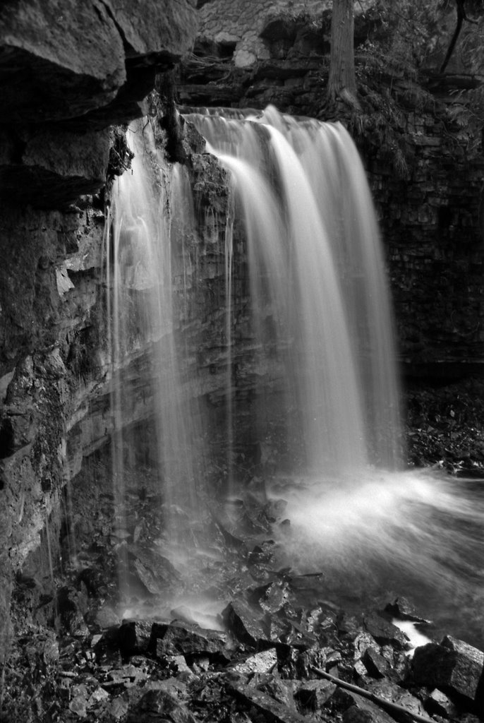 Hilton Falls 06 by VillageIdiot