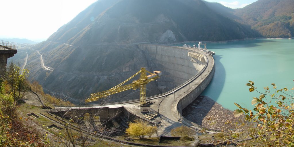 Inguri Dam seen from left Flank by Sebastian W. Bauer