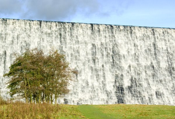 Ladybower Dam by alanus52