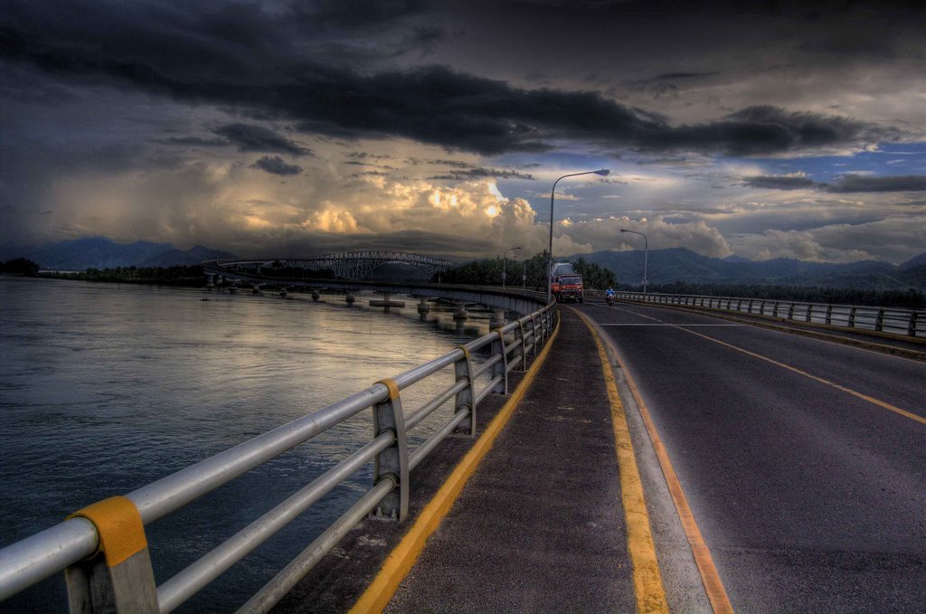 Sunset at San Juanico bridge, Samar Leyte, Philippines by earljo22