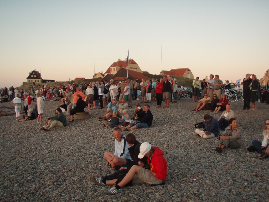 People waching sunset, Højen by Claus Bjerre