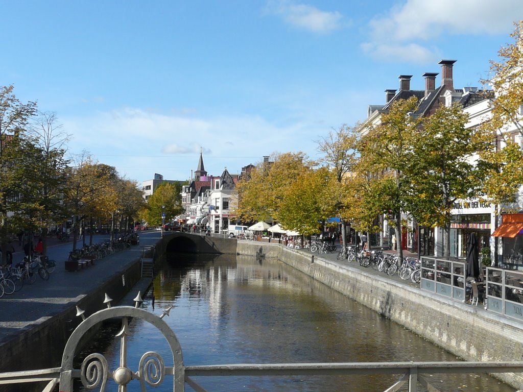 Gracht de Nieuwestad, zicht op noordwesten, Leeuwarden by David Jimmink